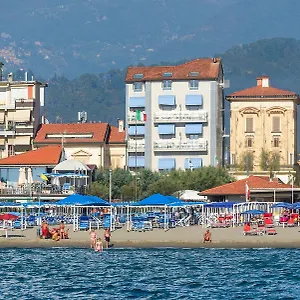Lungomare 3*, Lido di Camaiore Italië